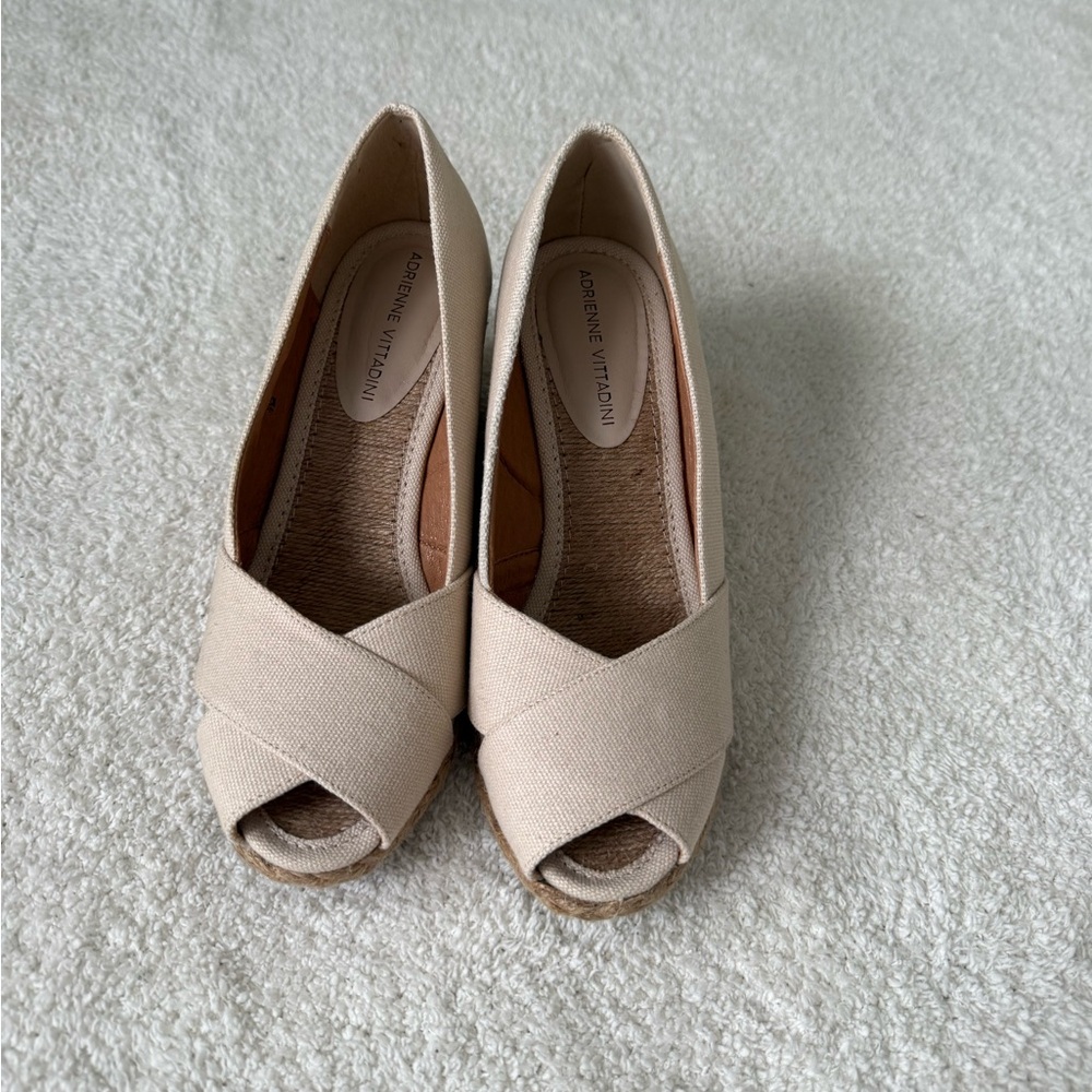 Adrienne Vittadini beige size 7 espadrille shoes